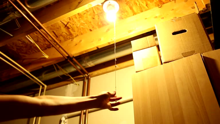 Light Bulb Pull String Videos and HD Footage - Getty Images