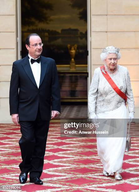 Queen Elizabeth ll and French President Francois Hollande arrive for a State Banquet at the Elysee Palace on June 6, 2014 in Paris, France.