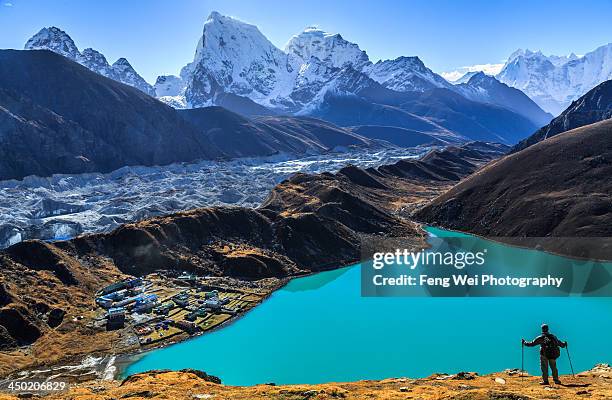 himalaya landscape, gokyo, sagarmatha national - nepal trekking stock-fotos und bilder