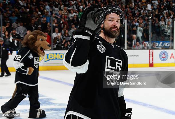Justin Williams of the Los Angeles Kings waves to the crowd after the Kings defeated the New York Rangers 5-4 with an overtime goal scored by Dustin...