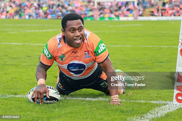 Akuila Uate of the Knights scores a try during the round 13 NRL match between the Newcastle Knights and the Wests Tigers at Hunter Stadium on June 8,...