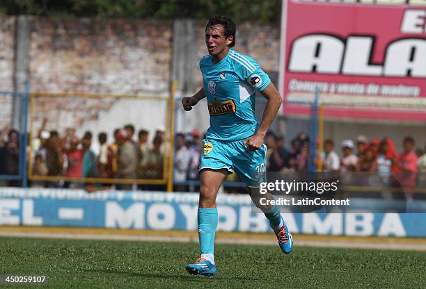 Jose Carlos Fernandez of Sporting Cristal in action during a match between Union Comercio and Sporting Cristal as part of the Torneo Descentralizado...