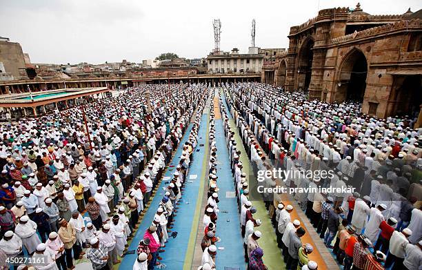 ramzan last friday namaz - namaz stock pictures, royalty-free photos & images