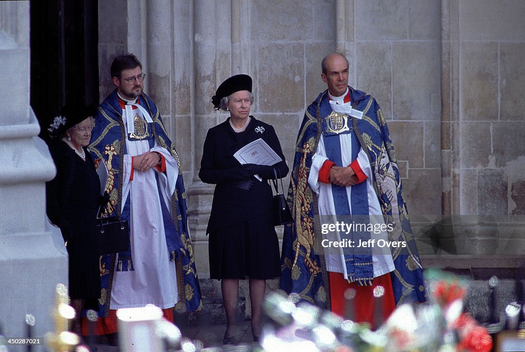 Queen Elizabeth II and Queen Mother at Funeral of Diana, Princess of Wales