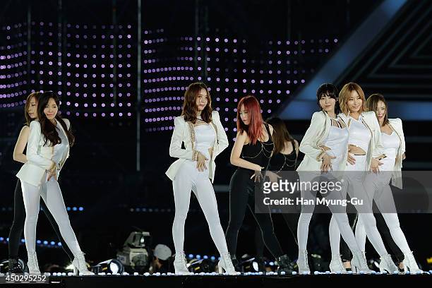 Members of South Korean girl group Dal Shabet perform on stage during the 20th Dream Concert on June 7, 2014 in Seoul, South Korea.