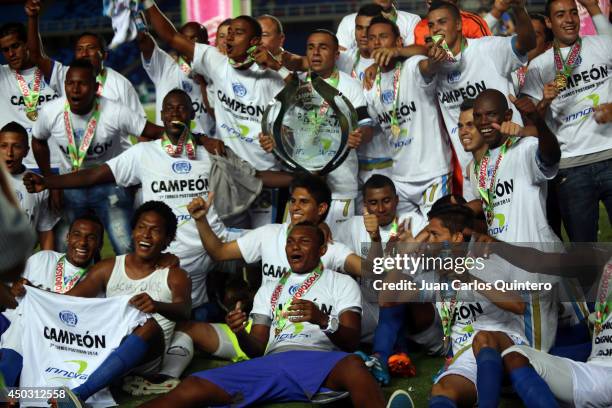 Players of Jaguares celebrate after win the second leg final match between America de Cali and Jaguares as part of Torneo Postobon 2014 at Pascual...