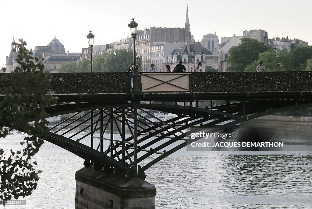 FRANCE-PARIS-BRIDGE