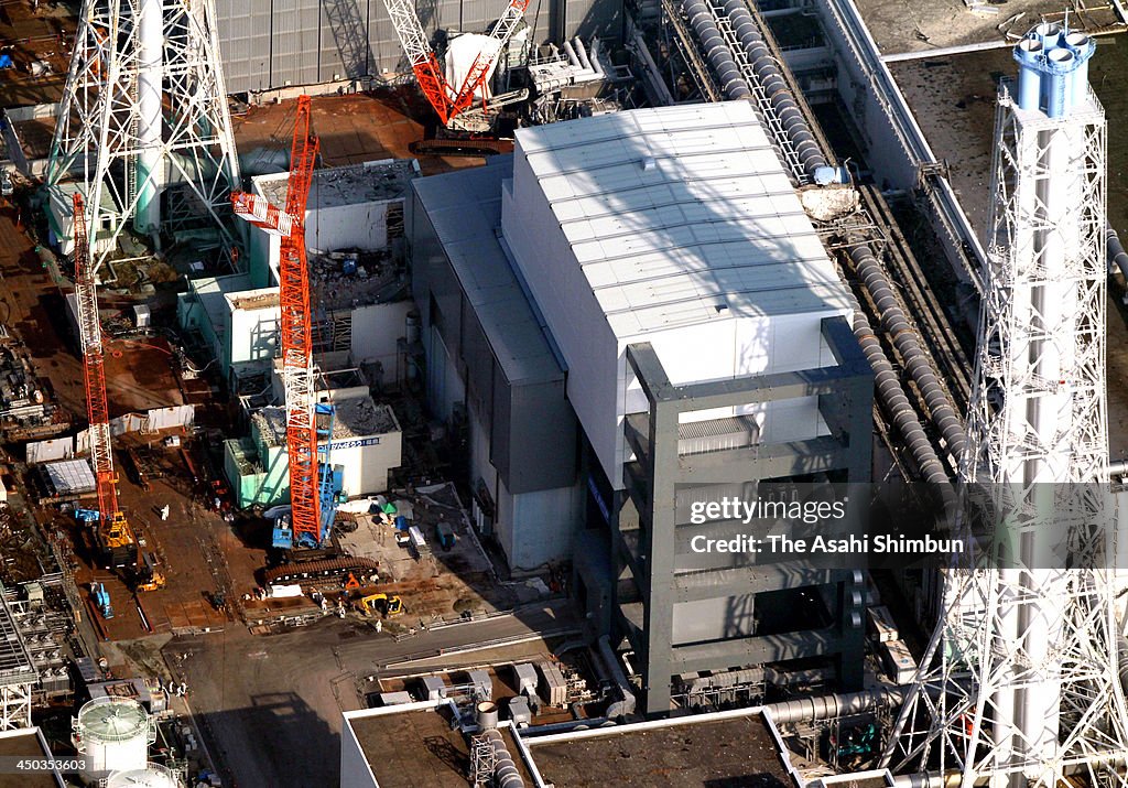 TEPCO Begins Removing Nuclear Fuel at Fukushima Plant