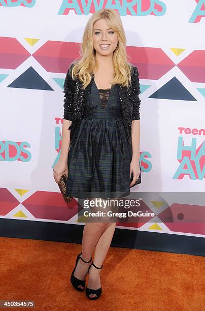 Actress Jennette McCurdy arrives at the 2013 TeenNick HALO Awards at the Hollywood Palladium on November 17, 2013 in Hollywood, California.