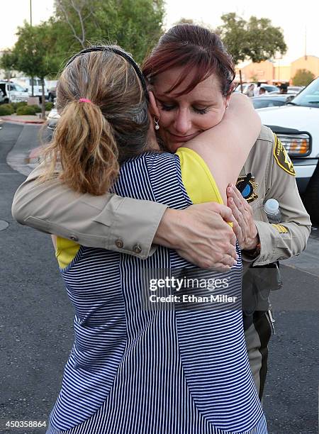 Chris Rasmussen Police 111 Roxanne Miller Photos & High Res Pictures - Getty Images