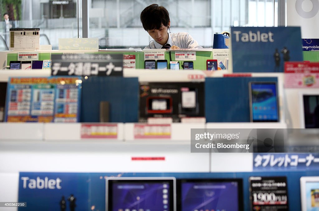 Inside A DoCoMo Store As NTT DoCoMo Starts To Sell The Apple Inc. iPad