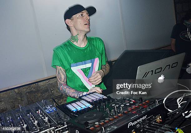 Dj Ma R5 Death 21 Mau5 Stock Photos, High-Res Pictures, and Images - Getty Images