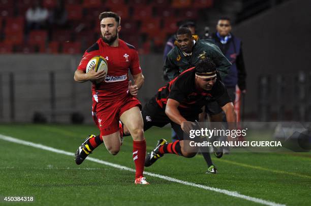 Wales' wing Jordan Williams breaks through during the friendly match between the Eastern Province Kings and Wales at Nelson Mandela Bay stadium in...