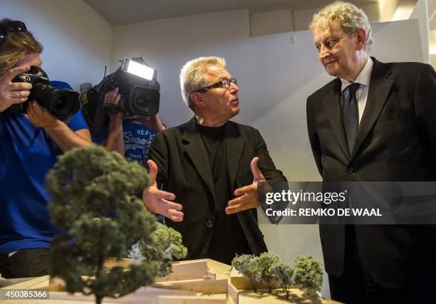 Architect Daniel Libeskind presents, in the name of the Dutch Auschwitz Committee, the scale model of the Names Monument in memory of the Holocaust...