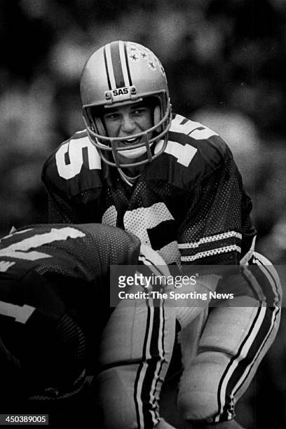 Quarterback Mike Tomczak of the Ohio State Buckeyes during an NCAA game circa 1983 in Columbus, Ohio.