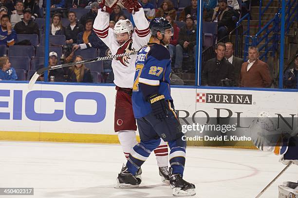 Phoenix Coyotes Shane Doan victorious during game vs St. Louis Blues at Scottrade Center. St. Louis, MO CREDIT: David E. Klutho