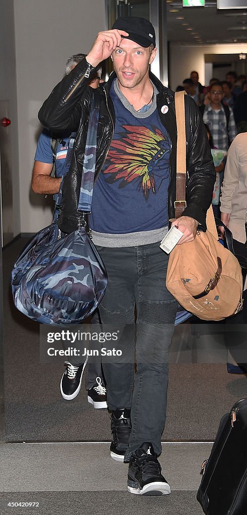 Chris Martin Arrives In Tokyo