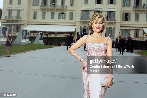 At the 21th Gala of AmFar Cinema Aganist AIDS, Jane Fonda wearing a Versace dress with Chopard jewelry is photographed for Paris Match in Cap...