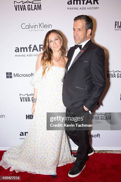 Actress and presenter Sarah Jessica Parker and Kenneth Cole attend the amfAR Inspiration Gala New York 2014 at The Plaza Hotel on June 10, 2014 in...