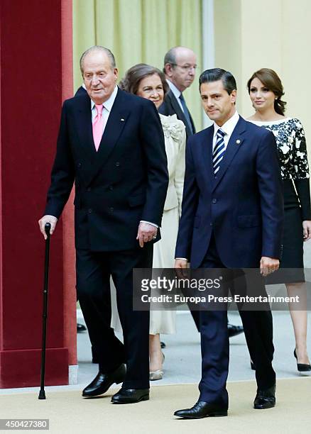 King Juan Carlos of Spain, Queen Sofia of Spain, Mexican President Enrique Pena Nieto and wife Angelica Rivera host a reception on June 10, 2014 in...
