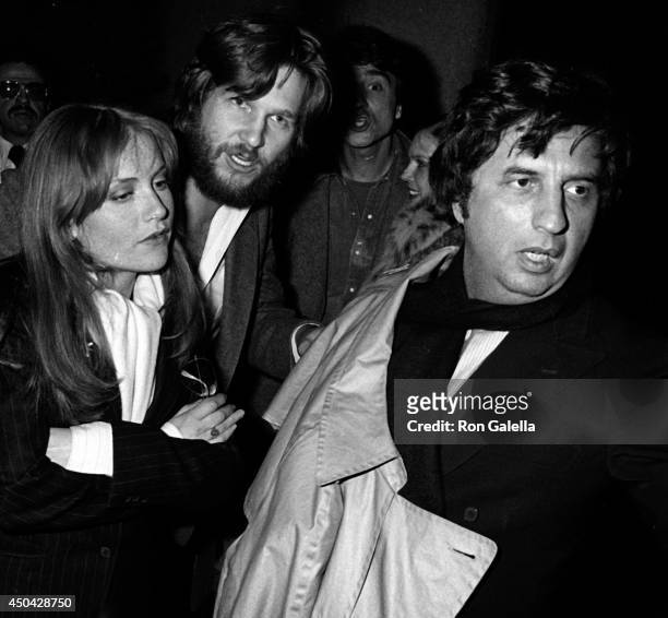 Isabelle Ruppert, Jeff Bridges, Sam Waterston, Susan Bridges and Michael Cimino attend the premiere of "Heaven's Gate" on November 18, 1980 at Cinema...