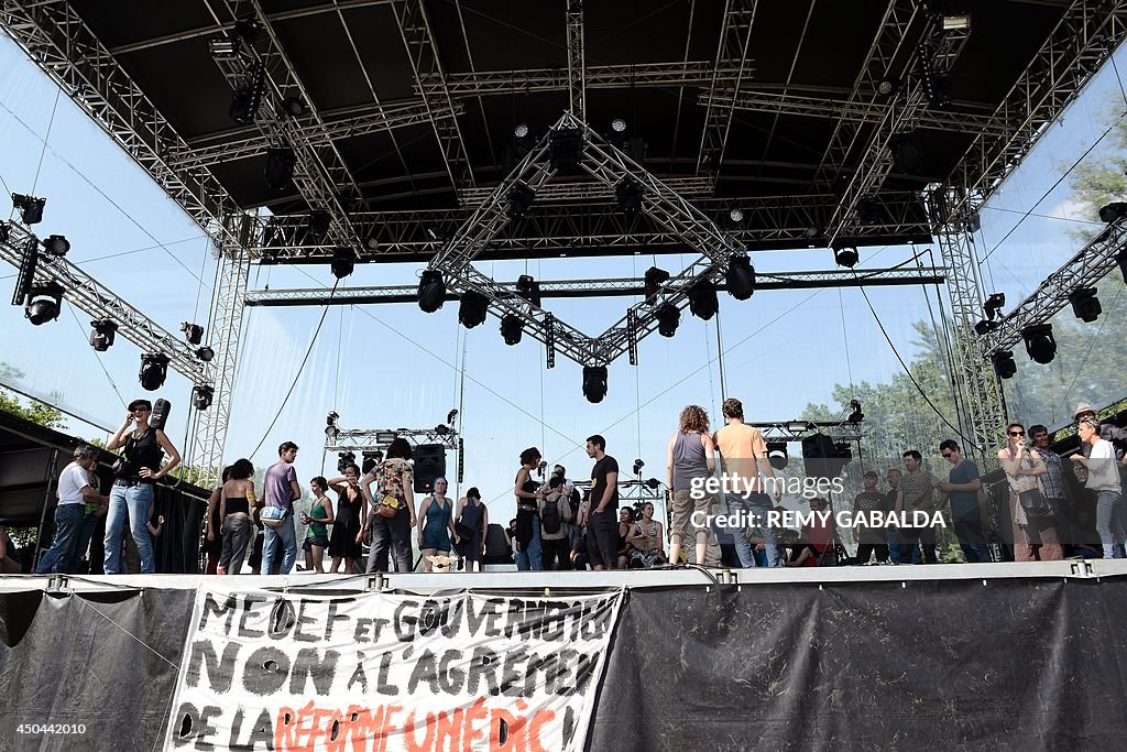 FRANCE-ENTERTAINMENT-ARTS-CULTURE-LABOUR-STRIKE-DEMO