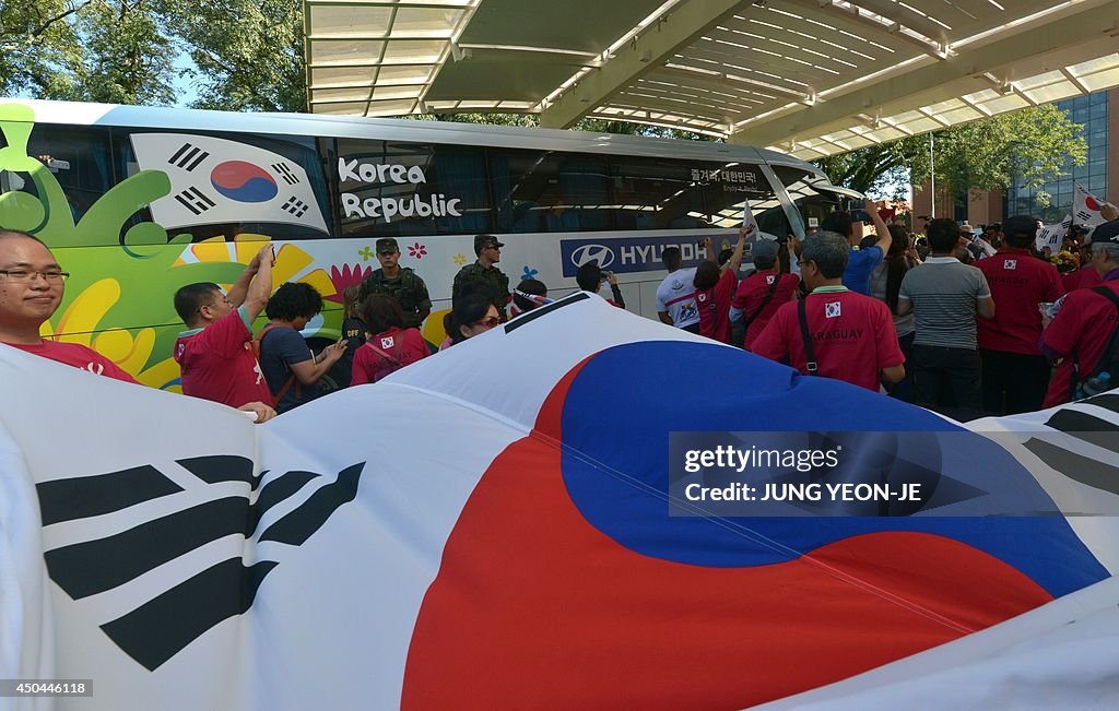 FBL-WC-2014-KOR-ARRIVAL