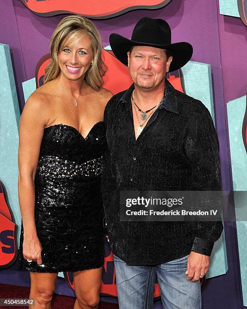 Tracy Lawrence and wife Becca attend the red carpet at the 2014 CMT Music awards at the Bridgestone Arena on June 4, 2014 in Nashville, Tennessee.