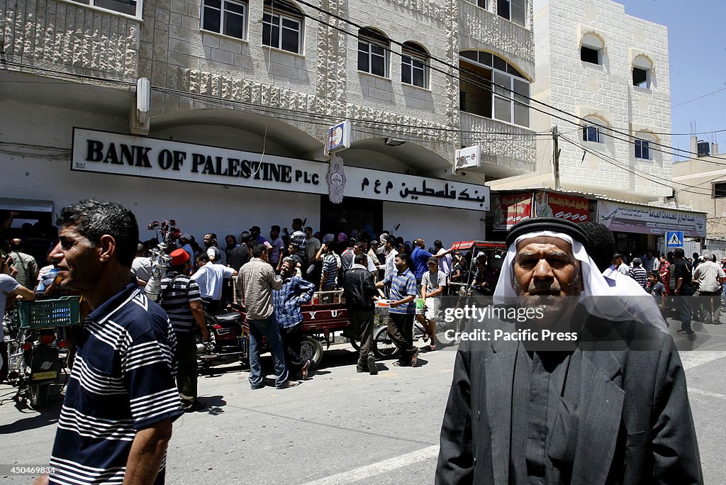 Employees of the Palestinian National Authority (PNA)...