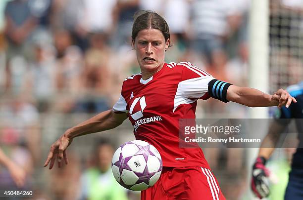 Kerstin Garefrekes of Frankfurt focusses the ball during the Women's Bundesliga match between VfL Wolfsburg and 1. FFC Frankfurt at Stadion am...