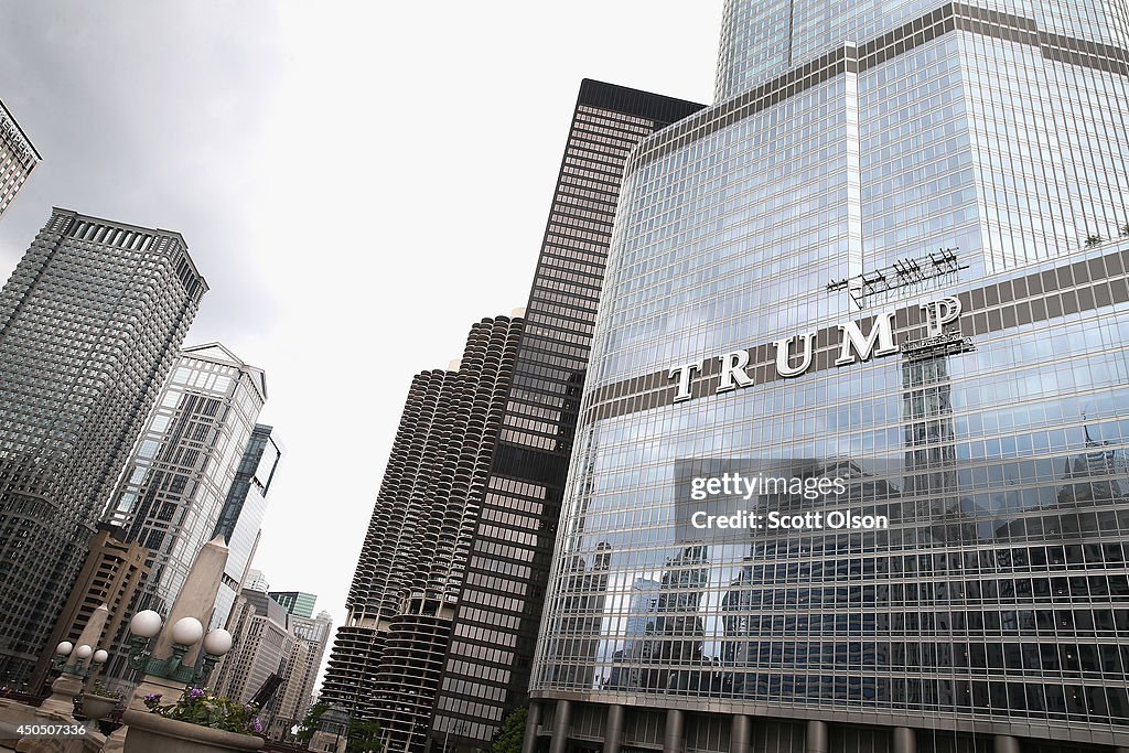 Large Trump Sign On Trump Building In Chicago Draws Ire Of Many In City