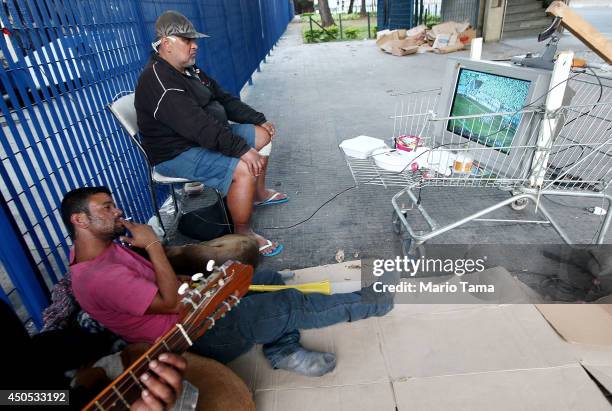 Jerry Rigged Box Jerry Rigged Photos and Premium High Res Pictures - Getty Images