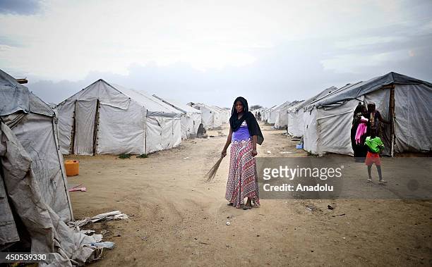 People, fled Bangui, Libya, Sudan, Niger and other countries due to the clashes, live at Gaoui refugee camp, hosting 7,000 people, 12 kilometers away...