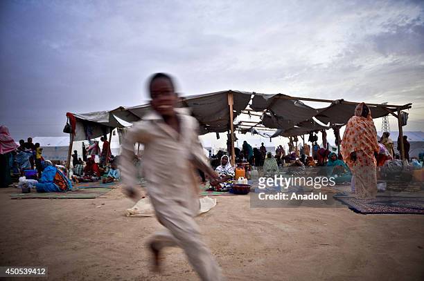 People, fled Bangui, Libya, Sudan, Niger and other countries due to the clashes, live at Gaoui refugee camp, hosting 7,000 people, 12 kilometers away...