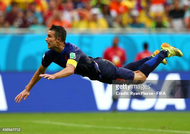 Robin van Persie of the Netherlands scores the equalising goal during the 2014 FIFA World Cup Brazil Group B match between Spain and Netherlands at...