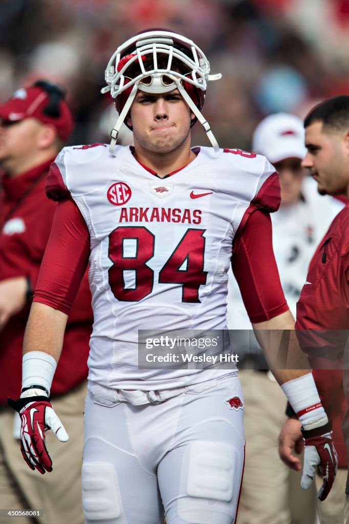 Henry Apple Razorbacks Hunter Henry of the Arkansas Razorbacks on the sidelines during a ...