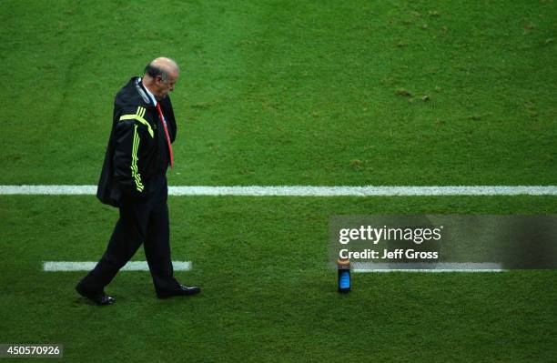 Dejected head coach Vicente del Bosque of Spain looks on during the 2014 FIFA World Cup Brazil Group B match between Spain and Netherlands at Arena...