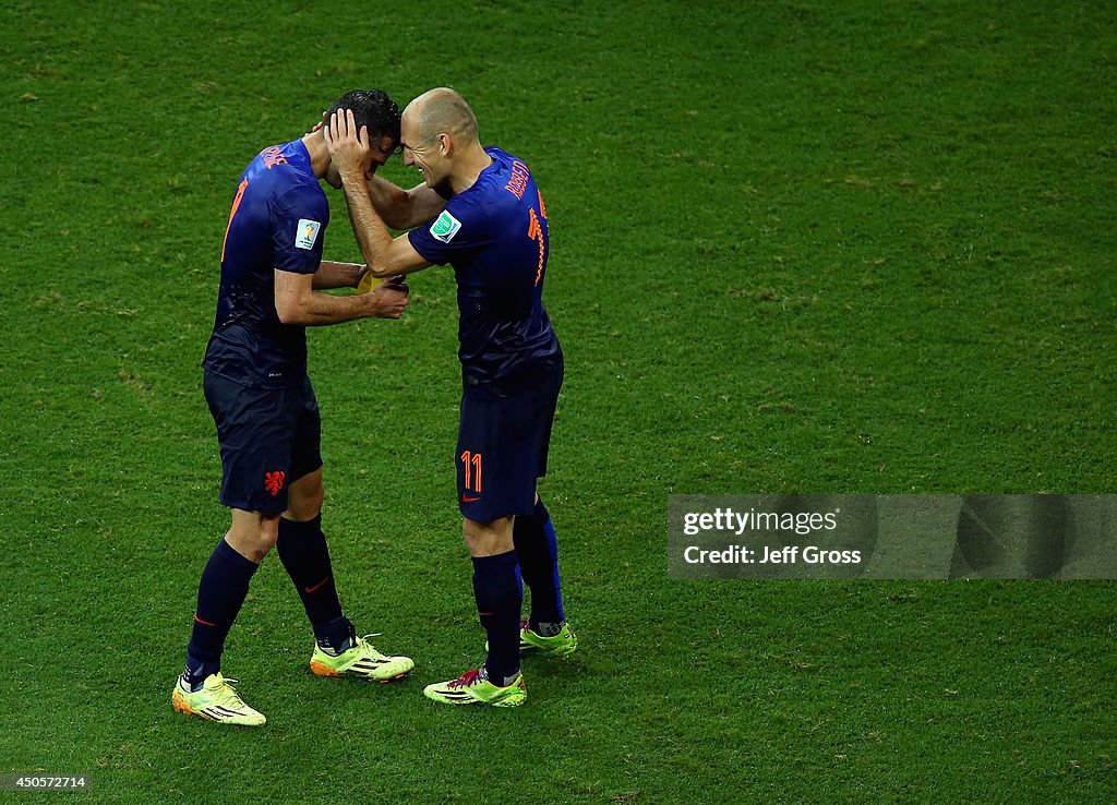 Spain v Netherlands: Group B - 2014 FIFA World Cup Brazil