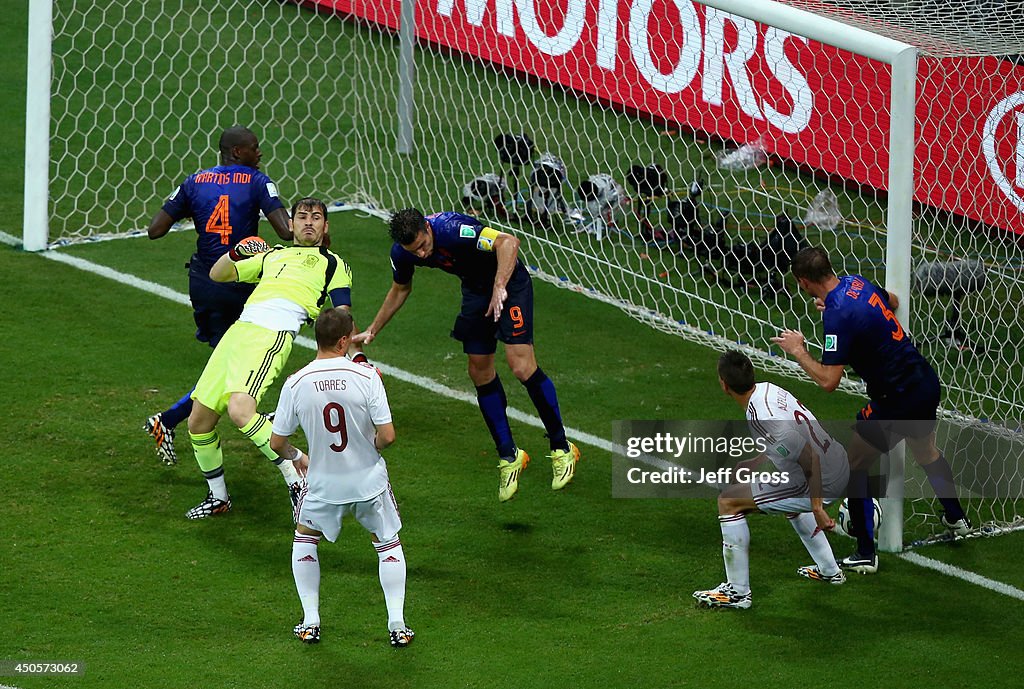 Spain v Netherlands: Group B - 2014 FIFA World Cup Brazil