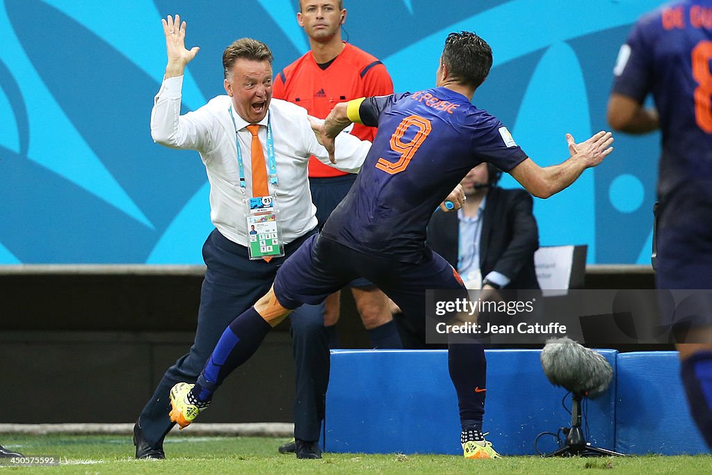 Spain v Netherlands: Group B - 2014 FIFA World Cup Brazil
