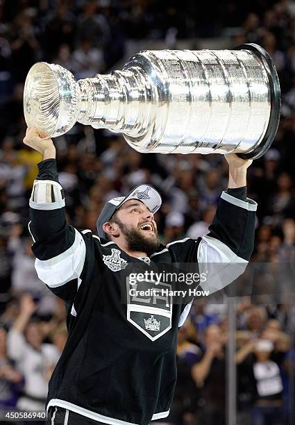https://media.gettyimages.com/id/450586940/photo/alec-martinez-of-the-los-angeles-kings-celebrates-with-the-stanley-cup-after-the-kings-3-2.jpg?s=612x612&w=gi&k=20&c=oBnyDBjl95pbFk-usk041M7TEgZi9eeJ8TpHTkGIS_s=