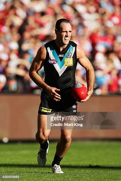 Matthew Broadbent of the Power looks upfield during the round 13 AFL match between the Sydney Swans and the Port Adelaide Power at Sydney Cricket...