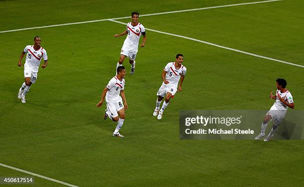 Oscar Duarte of Costa Rica celebrates scoring the team's second goal with teammates Junior Diaz, Bryan Ruiz , Celso Borges and Yeltsin Tejeda during...