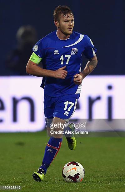 Aron Gunnarsson of Iceland controles the ball during the FIFA 2014 World Cup Qualifier play-off second leg match between Croatia and Iceland at...