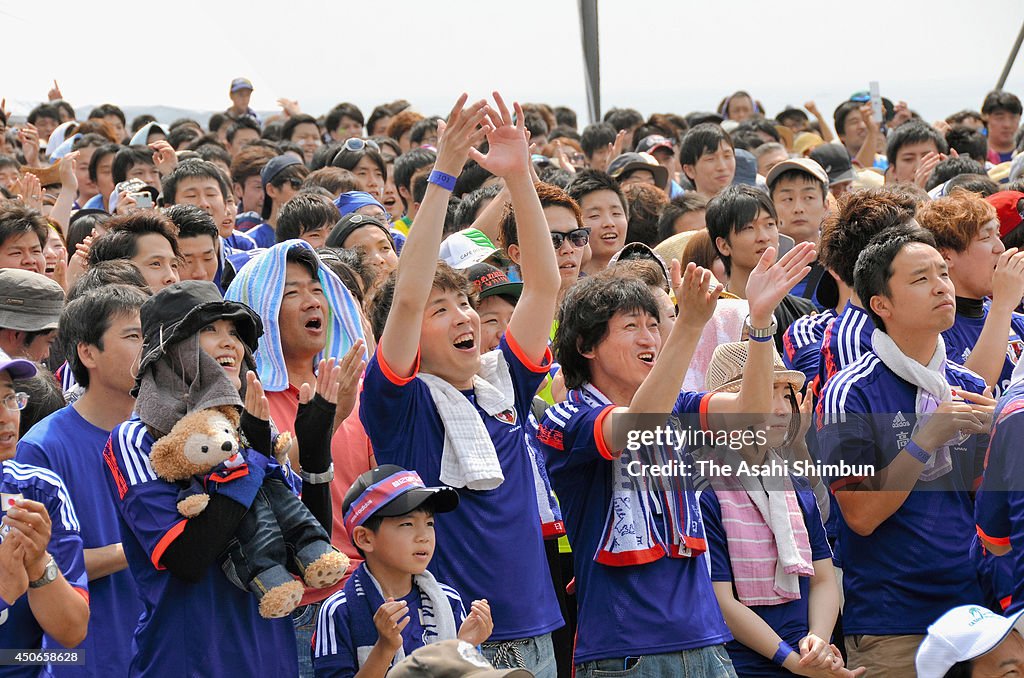 Japanese Fans Watch Japan v Cote d'Ivoire