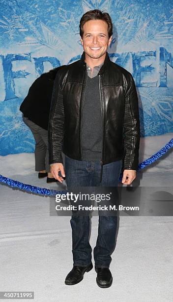 Actor Scott Wolf attends the Premiere of Walt Disney Animation Studios' "Frozen" at the El Capitan Theatre on November 19, 2013 in Hollywood,...