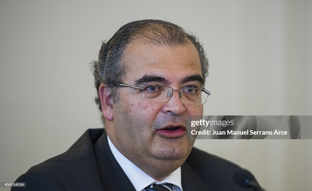 Angel Ron Attends UIMP Courses in Santander