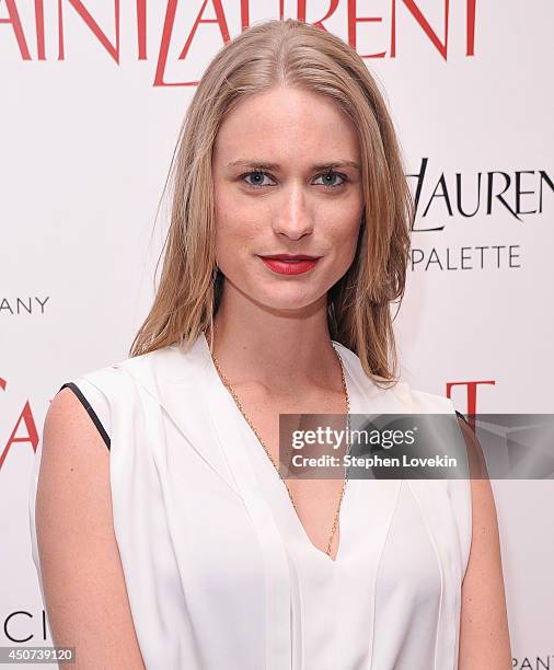 Julie Palette Photos and Premium High Res Pictures - Getty Images