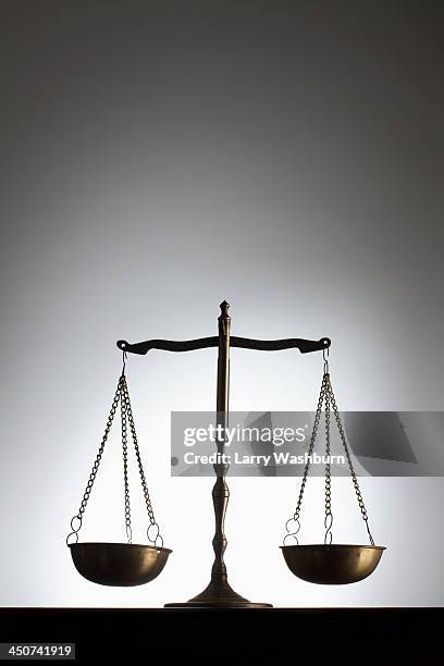 scales of justice - waage der gerechtigkeit stock-fotos und bilder