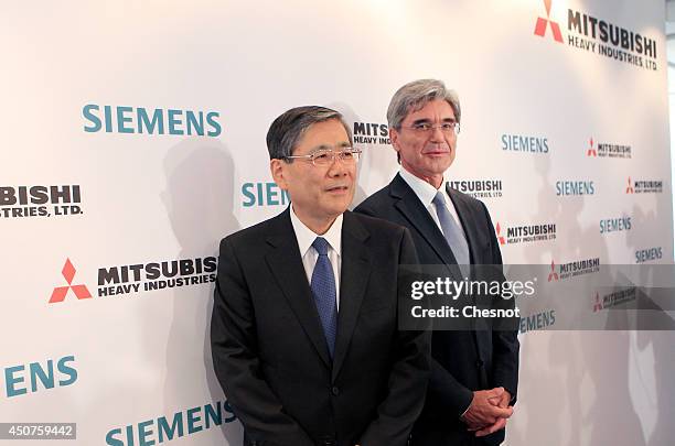 Mitsubishi Heavy Industries CEO Shunichi Miyanaga and Siemens CEO Joe Kaeser pose after a press conference about Siemens-MHI proposals for Alstom on...